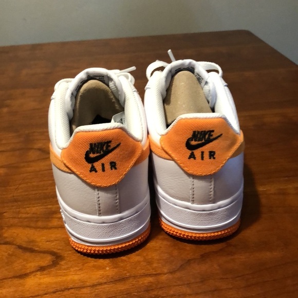 Nike by you women’s Air Force one white/orange - Picture 4 of 11
